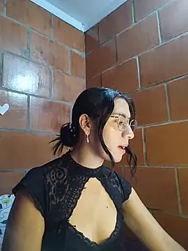 Snapshot of Amanda_x1 chatting on April 2026 08:01:02 PM Amanda x1 online show from April 2026 08:01:02 PM