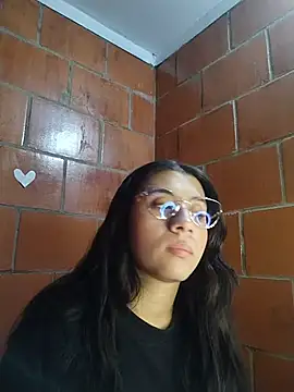 Snapshot of Amanda_x1 chatting on April 2026 09:12:01 PM Amanda x1 online show from April 2026 09:12:01 PM