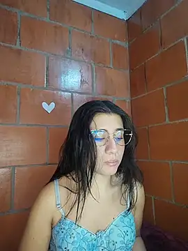 Snapshot of Amanda_x1 chatting on April 2026 07:53:02 PM Amanda x1 online show from April 2026 07:53:02 PM