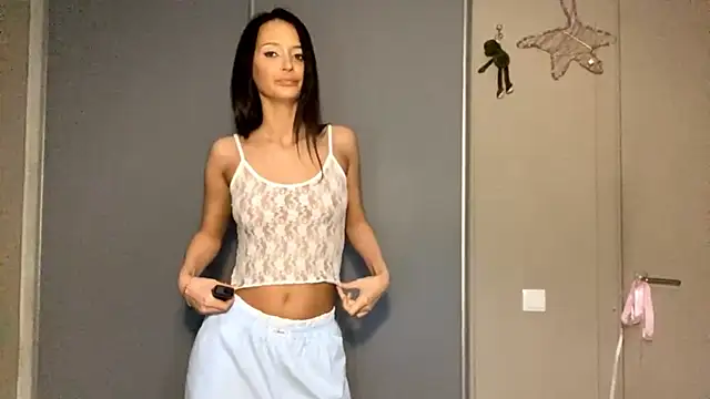 JonnaSzerszen online show from April 2026 05:18:01 PM