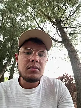 Snapshot of maikel18b chatting on April 2026 05:18:01 PM maikel18b online show from April 2026 05:18:01 PM