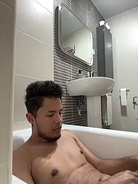 Snapshot of maikel18b chatting on April 2026 02:55:02 PM maikel18b online show from April 2026 02:55:02 PM