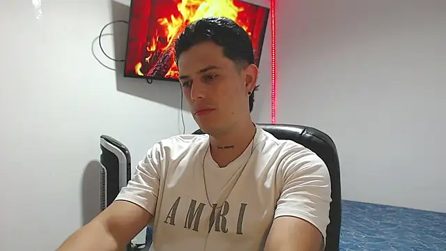 JUAN CAMILOXXX online show from April 2026 04:17:01 AM