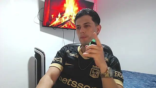 JUAN CAMILOXXX online show from April 2026 05:01:02 AM