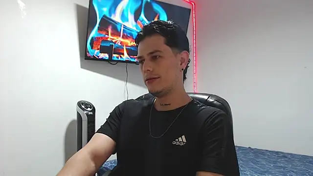 Snapshot of JUAN_CAMILOXXX chatting on May 2026 12:29:01 AM JUAN CAMILOXXX online show from May 2026 12:29:01 AM