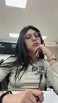 Cloebennet013 online show from May 2026 04:39:01 PM