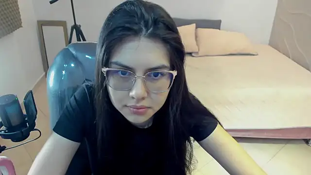 Cloebennet013 online show from June 2026 03:00:01 AM