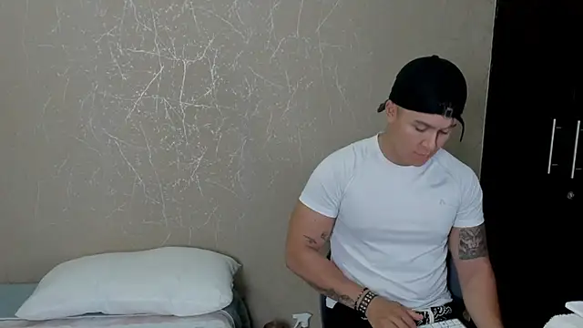 Snapshot of bigbossxx34 chatting on March 2026 10:52:02 AM bigbossxx34 online show from March 2026 10:52:02 AM