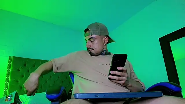Dallas Whitee online show from May 2026 08:03:02 PM