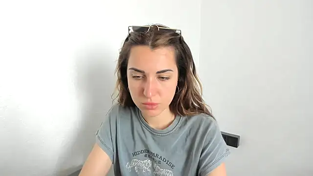 summmmersky1 online show from April 2026 02:52:02 PM