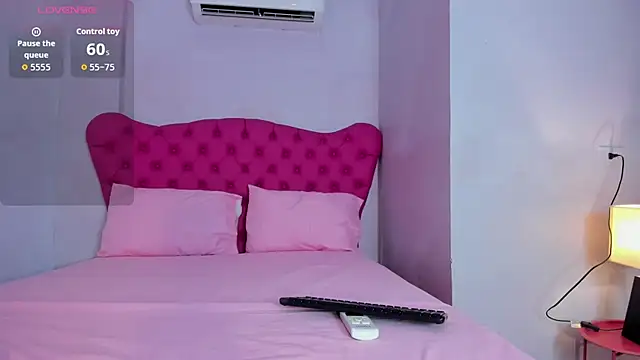 Adalyn Cute online show from July 2026 11:46:01 AM