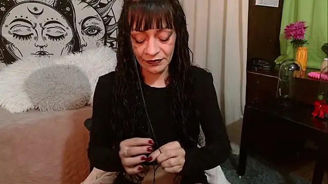  Alexandra Jones online show from April 2026 02:21:01 AM