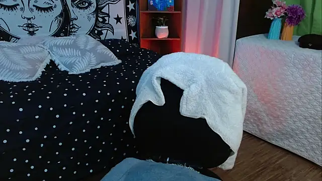  Alexandra Jones online show from June 2026 12:02:02 AM