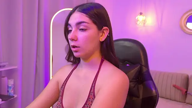 Snapshot of Gia_Capri chatting on April 2026 03:01:04 AM Gia Capri online show from April 2026 03:01:04 AM