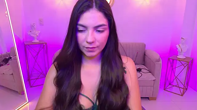 Snapshot of Gia_Capri chatting on April 2026 03:11:01 AM Gia Capri online show from April 2026 03:11:01 AM