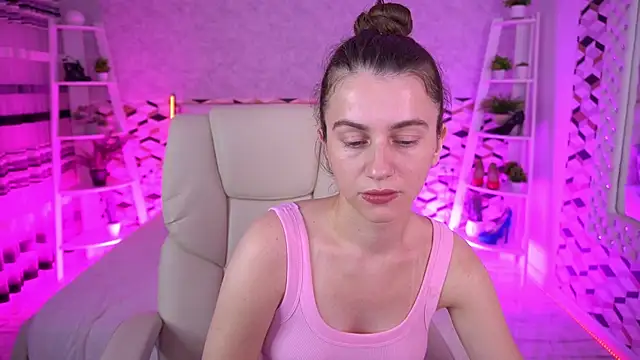LittleJulii online show from June 2026 12:42:02 PM