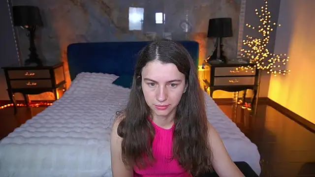 LittleJulii online show from June 2026 02:32:02 PM