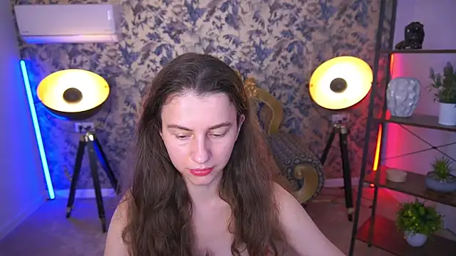 LittleJulii online show from July 2026 02:40:02 PM