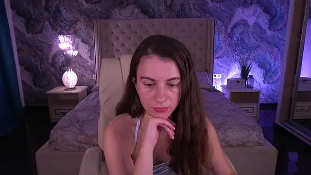 LittleJulii online show from July 2026 07:39:01 PM