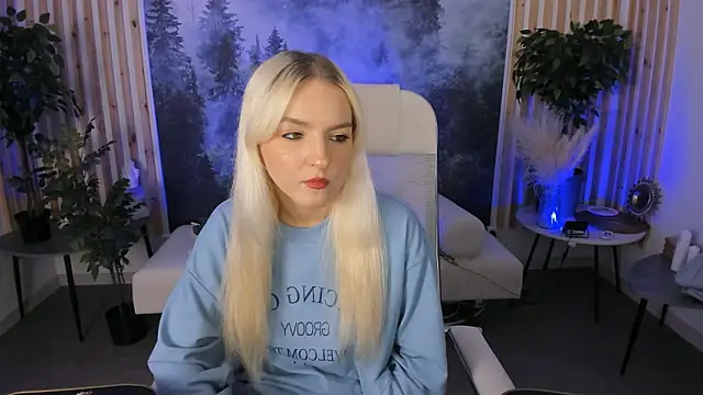 Snapshot of ViolaMore chatting on March 2026 05:44:01 AM ViolaMore online show from March 2026 05:44:01 AM