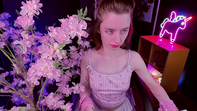 Pretty Victoria online show from April 2026 06:16:02 AM