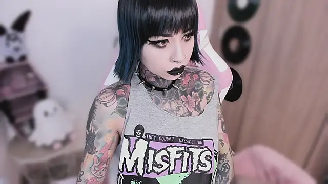 shes creepy online show from May 2026 07:25:01 AM