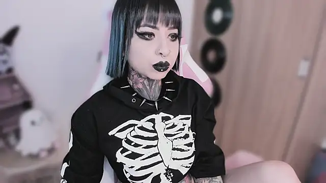 shes creepy online show from May 2026 06:30:02 AM