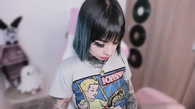 shes creepy online show from May 2026 04:21:01 AM