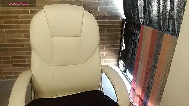 sweet-little online show from April 2026 12:07:01 PM