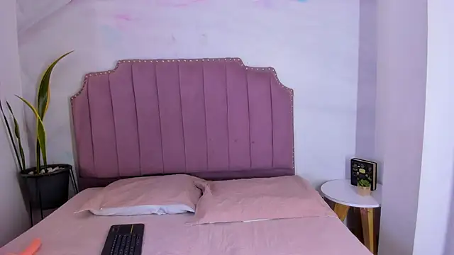 alina-leon online show from March 2026 12:55:02 PM