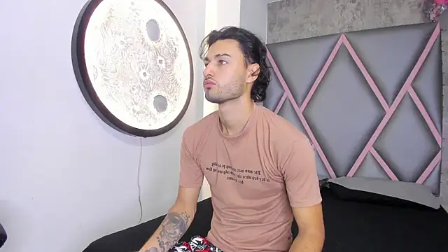 Wolf Kitty online show from April 2026 11:32:01 AM