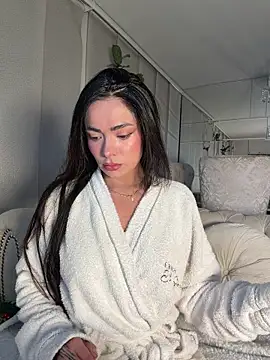 amy  laurie online show from April 2026 11:27:02 PM