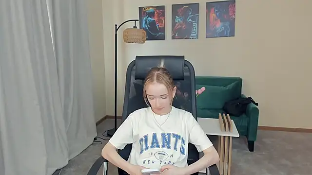 TiffanyJi online show from March 2026 11:16:02 AM