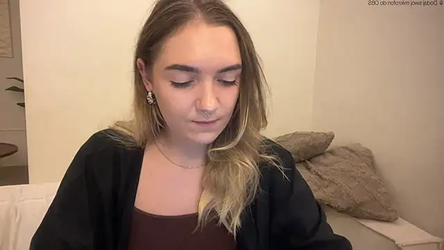 Snapshot of RoxyWet chatting on June 2026 12:22:02 PM RoxyWet online show from June 2026 12:22:02 PM