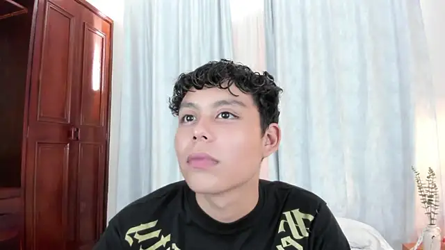 chico medusa online show from April 2026 08:07:01 PM