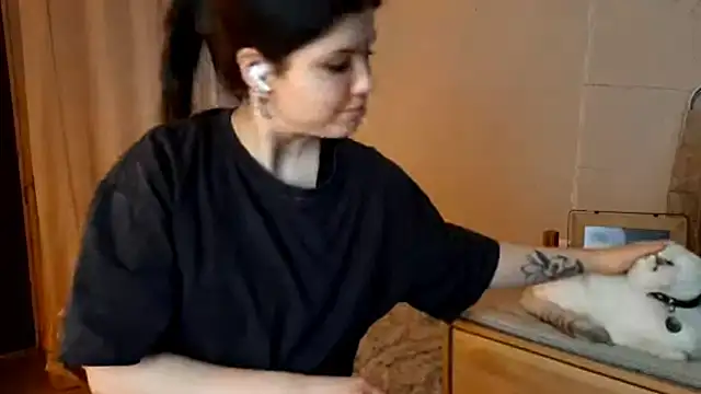 MiaTemptress online show from April 2026 02:32:01 PM