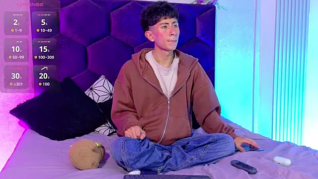 Snapshot of AndyJustgame_ chatting on April 2026 04:41:01 AM AndyJustgame online show from April 2026 04:41:01 AM