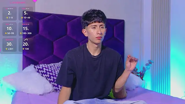 Snapshot of AndyJustgame_ chatting on May 2026 06:30:01 AM AndyJustgame online show from May 2026 06:30:01 AM