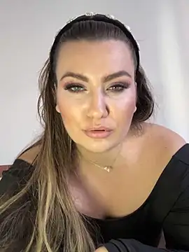 Snapshot of SweetCurvess chatting on March 2026 12:32:01 PM SweetCurvess online show from March 2026 12:32:01 PM