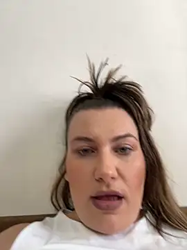 Snapshot of SweetCurvess chatting on March 2026 12:44:01 PM SweetCurvess online show from March 2026 12:44:01 PM