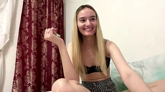 ReathaKiss online show from April 2026 03:04:01 PM