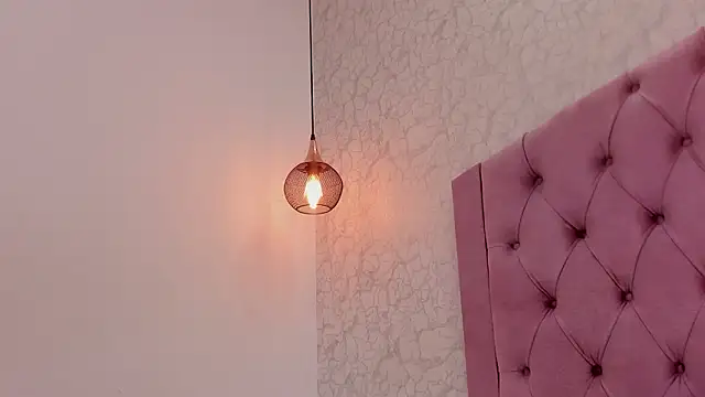 saraa joness  online show from March 2026 07:39:01 PM