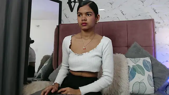 Daniela Lunax online show from May 2026 12:24:01 PM