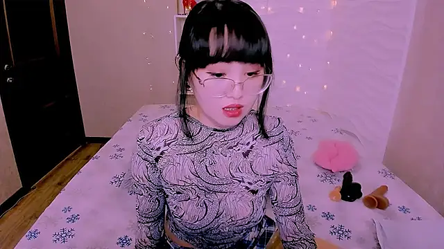 Akiko Yun online show from February 2026 11:37:02 AM