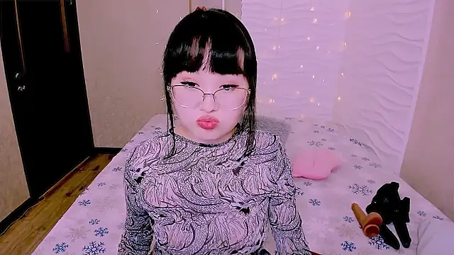 Akiko Yun online show from February 2026 11:38:02 AM