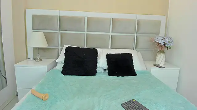 Amelie Fabulous  online show from March 2026 01:28:01 PM