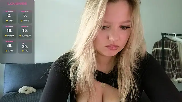 Snapshot of bettyloveu chatting on June 2026 07:13:02 AM bettyloveu online show from June 2026 07:13:02 AM