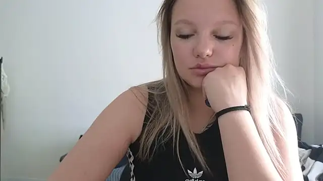 Snapshot of bettyloveu chatting on July 2026 04:10:01 AM bettyloveu online show from July 2026 04:10:01 AM