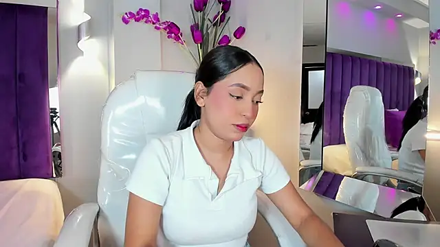 Snapshot of MiaCamille_ chatting on June 2026 06:12:01 PM MiaCamille online show from June 2026 06:12:01 PM