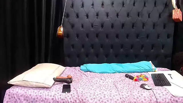 Dark Slim Thick online show from June 2026 08:19:02 PM